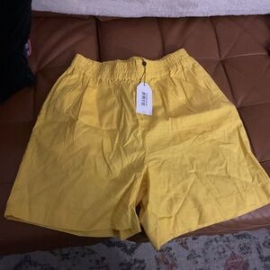 New with tags NWT universal standard size 2XS linen shorts, lemon yellow color